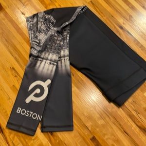 Peloton 3/4 Boston edition leggings